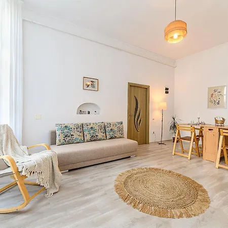 Mountain Oasis Apartment *